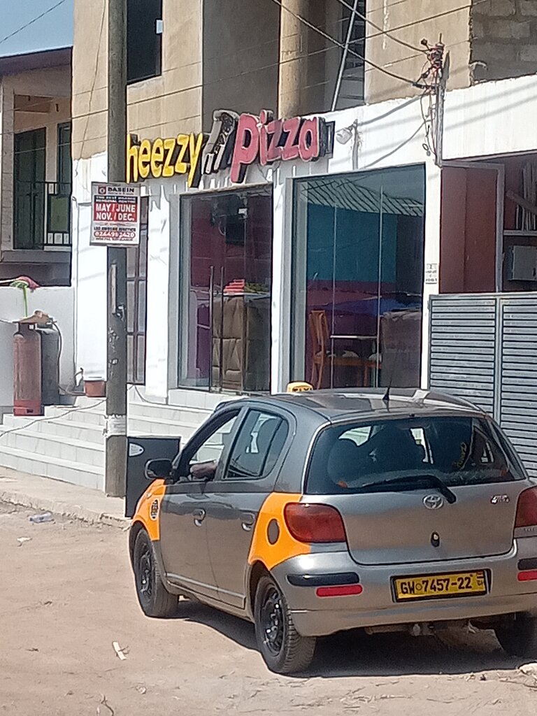 Pizzeria Cheezzy pizza, Accra, photo