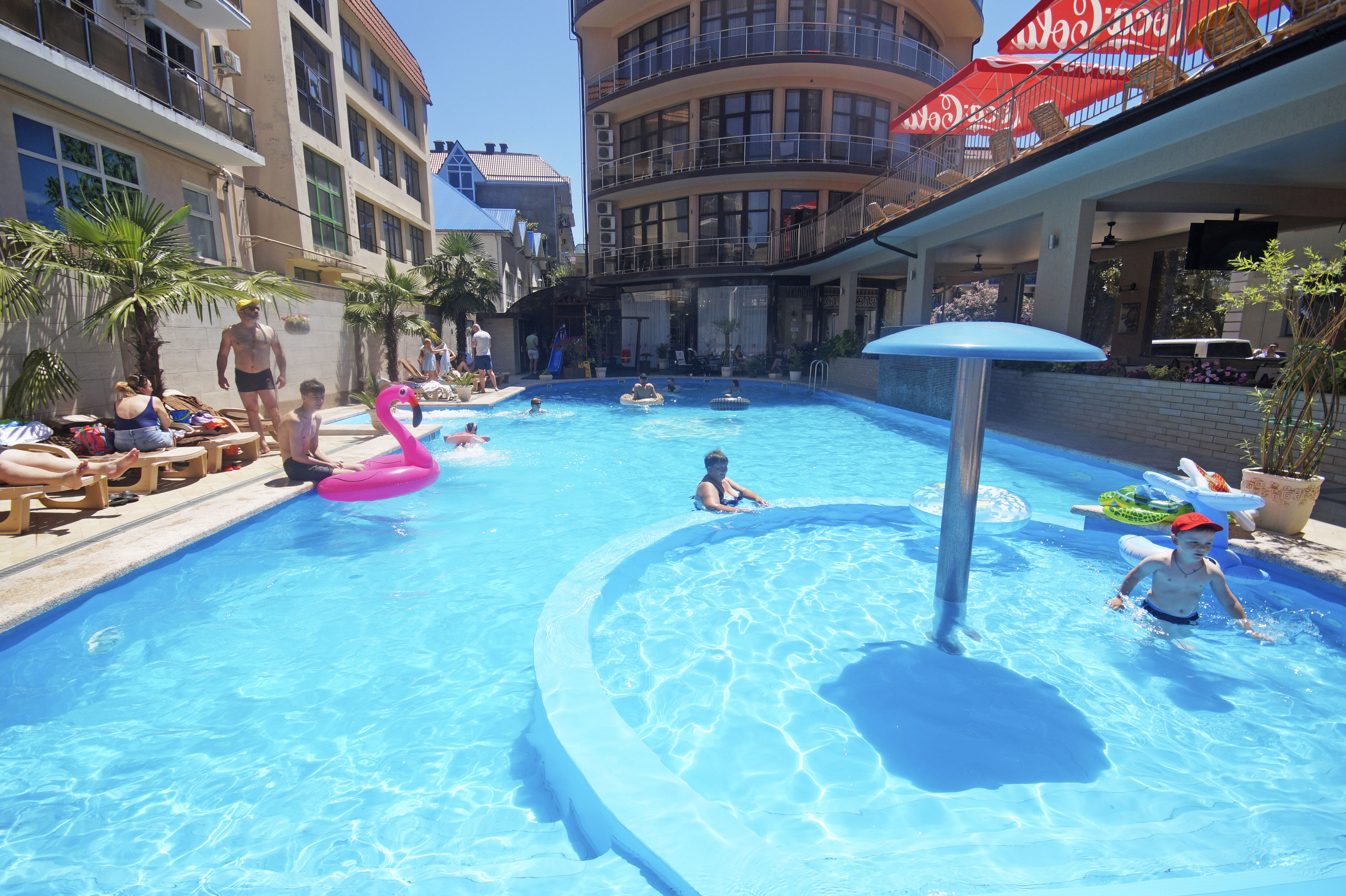 Фото отеля 2