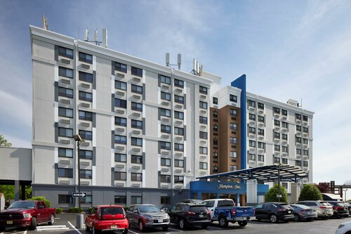 Гостиница Hampton Inn by Hilton Newark Airport в Ньюарке