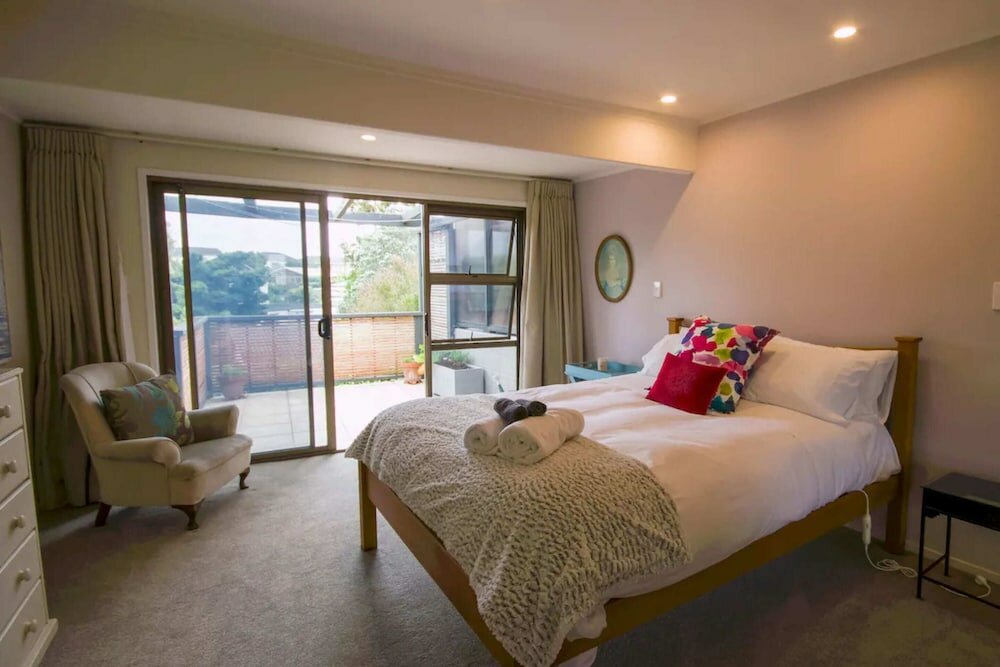 Фото Bright 2 Bedroom Home in East Auckland