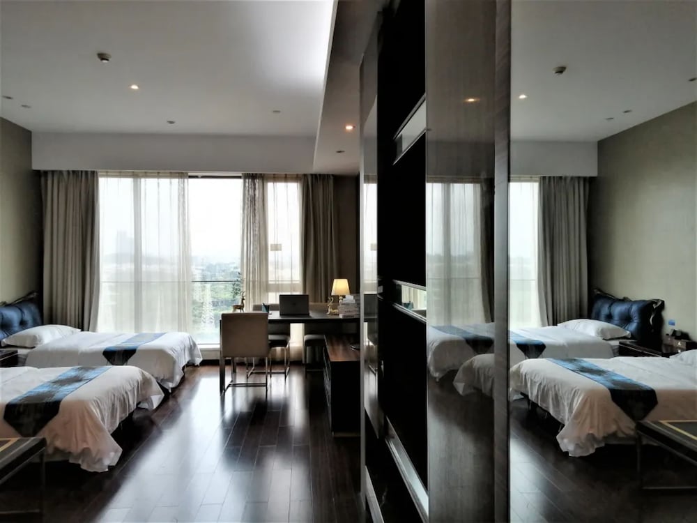 Фото Easy Holiday Inn