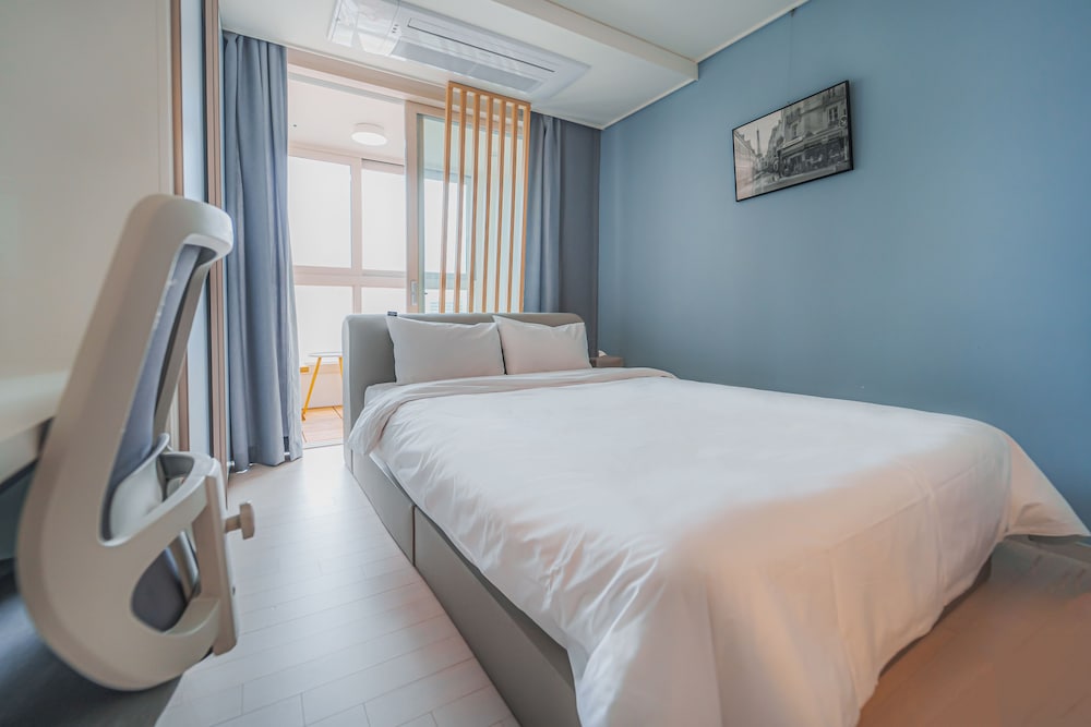 Фото The November Stay in Landmark