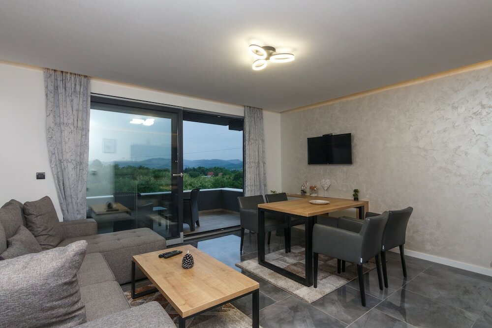 Фото Deluxe Feliciano Apartments