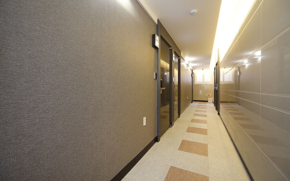 Фото Changwon Palyongdong Hotel Cozy