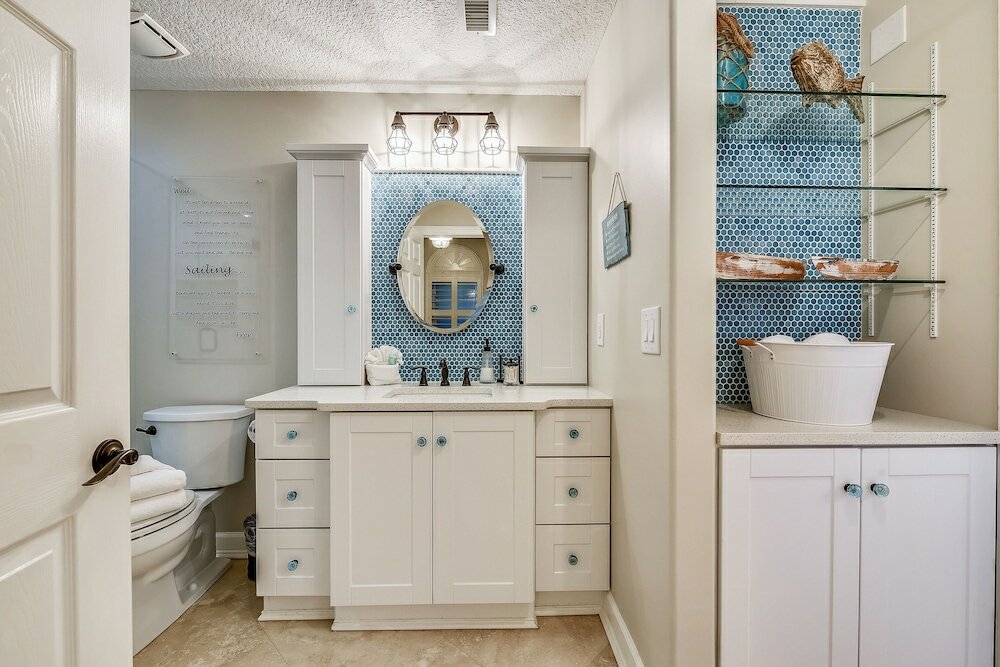 Фото Tropic Winds by Book That Condo