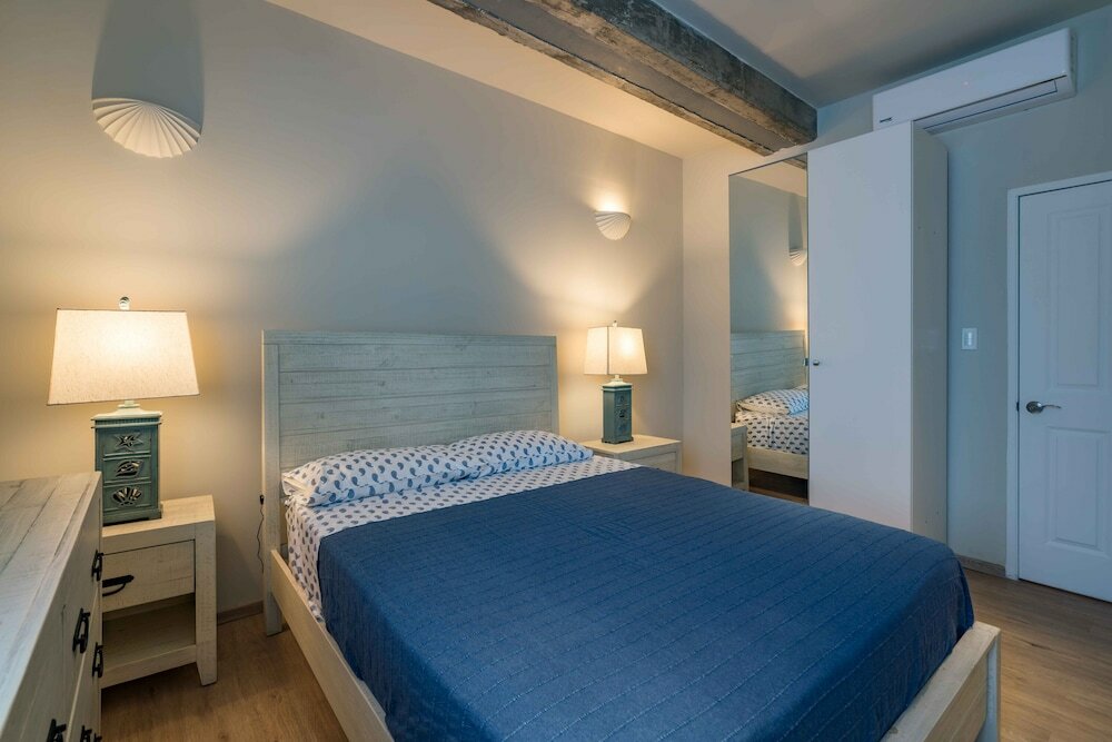 Фото The Yellow Penthouse