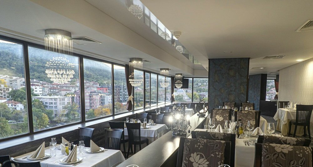 Фото Grand Hotel Shumen