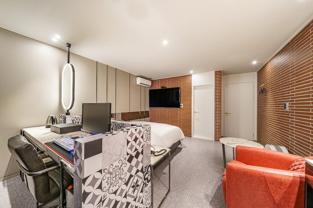 Фото Brown-Dot Hotel Geomdan