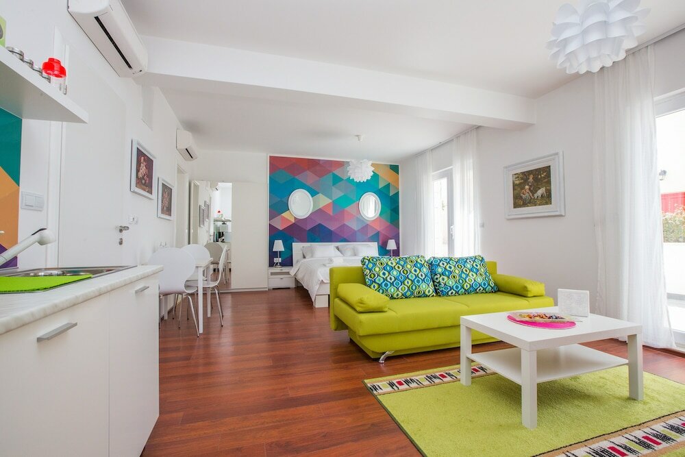 Фото 55 & 54 Stairs Apartments