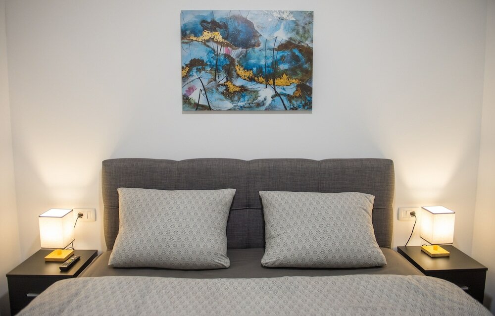 Фото Cozy apartment in Old Town with parking