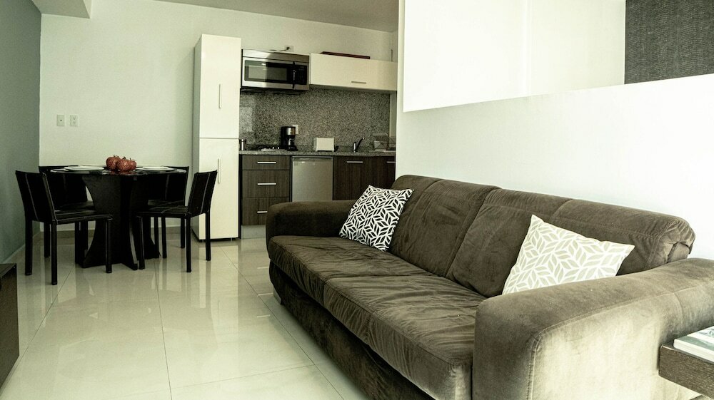 Фото Tiny Apartment with Rooftop pool y Gym