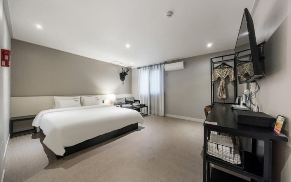 Фото Gupo Station Almond Hotel