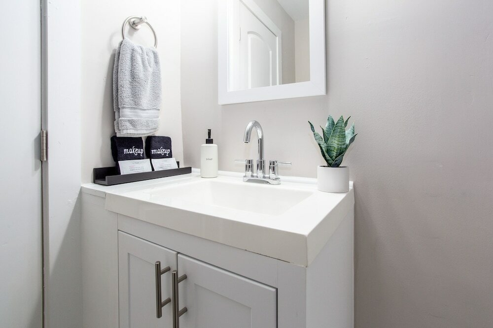 Фото The Gamer-4br Home-Near Everything Atl