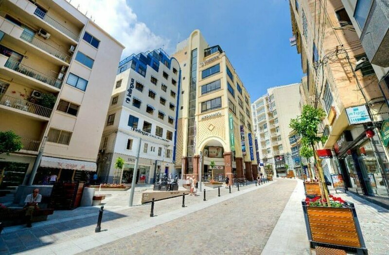 Гостиница Modern 2br Apartment in Central St Julian s