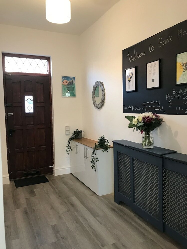 Фото Stylish 3-bed Preston Home for Relaxing Comfy Stay