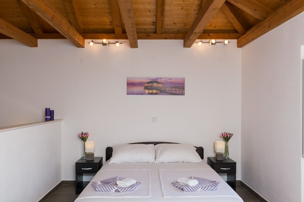 Фото Little Village House