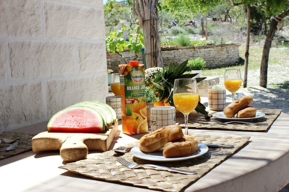 Фото Robinson House Dubrova