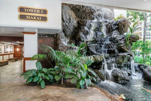 Гостиница Light & Airy Waikiki With Private Lanai 1 Bedroom Home by Redawning в Гонолулу