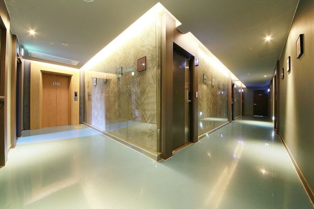 Фото Suwon City Hall Stn Soseol Smith Hotel