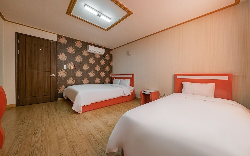 Фото Jeju Happy Hotel