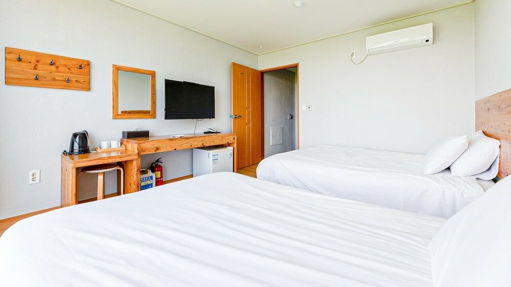 Фото Jeju Dodubong