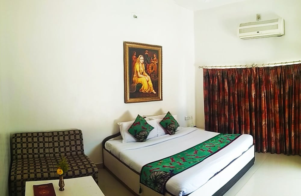 Фото Hotel Karnavati