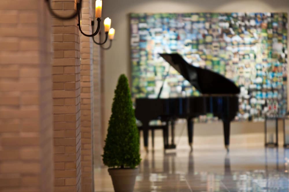 Фото Renaissance New Orleans Arts Warehouse District Hotel