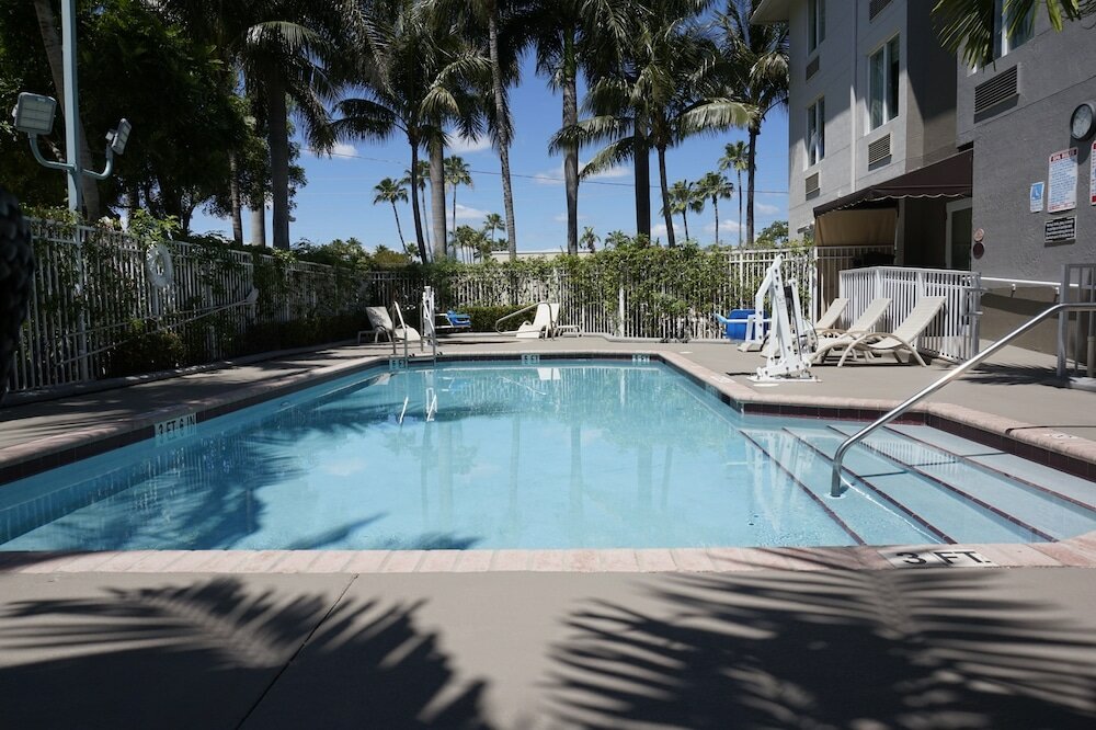 Фото Sleep Inn & Suites Fort Lauderdale Airport