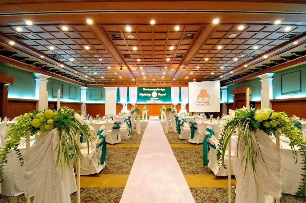 Фото Lotus Hotel Pang Suan Kaew