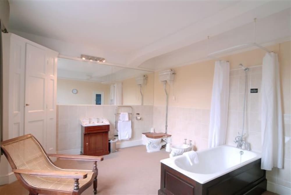 Фото Donington Manor Hotel