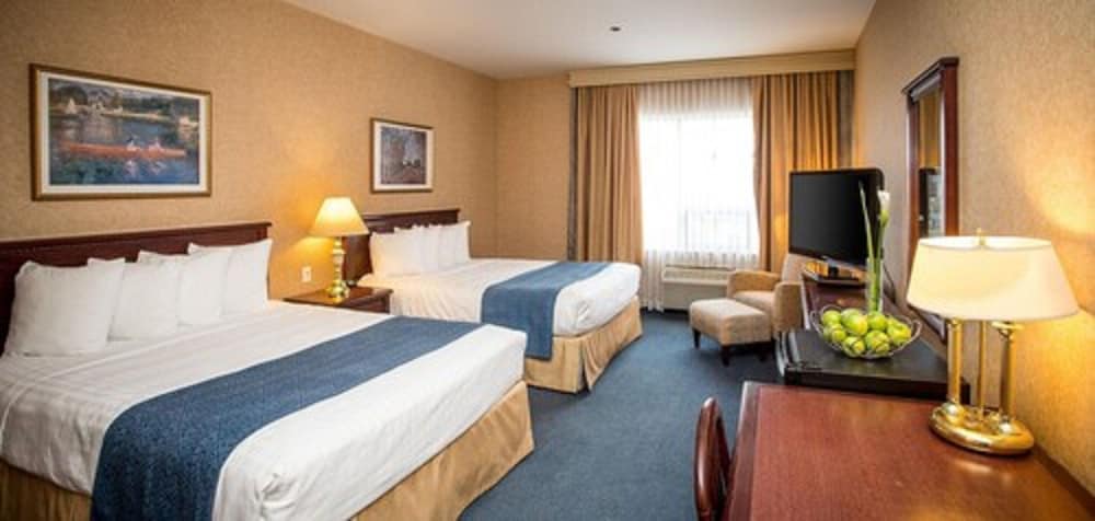 Фото Quality Inn & Suites Brossard