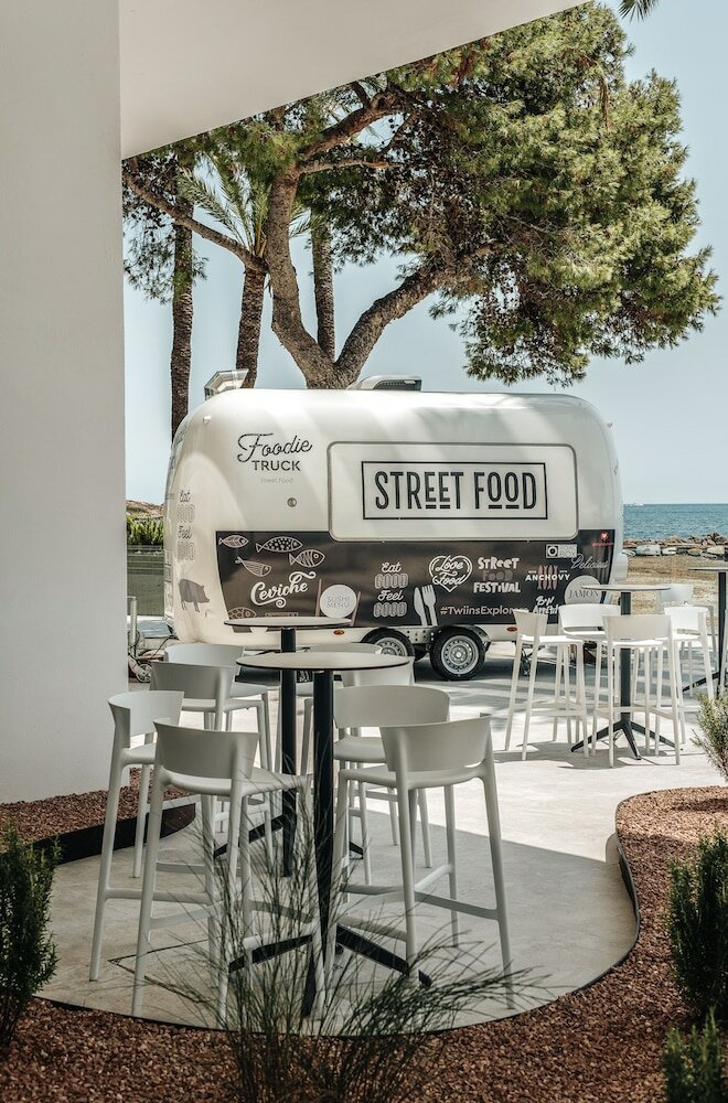 Фото The Ibiza Twiins Hotel