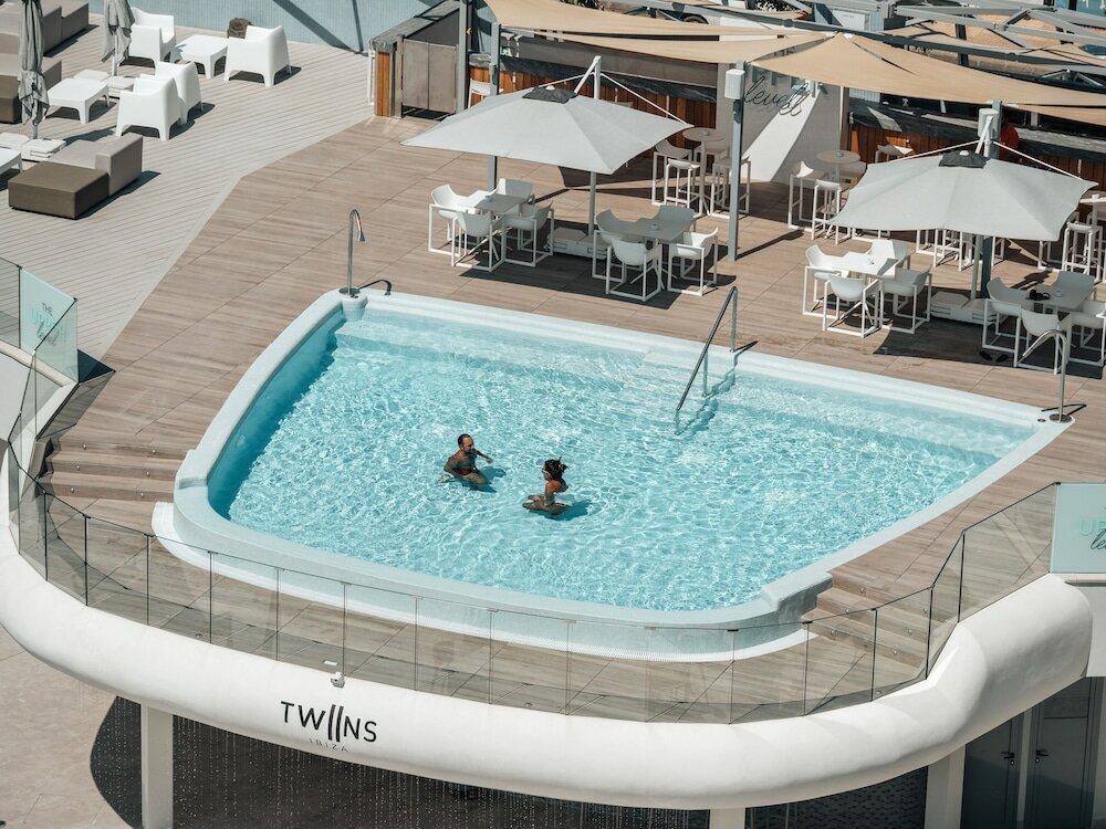Фото The Ibiza Twiins Hotel