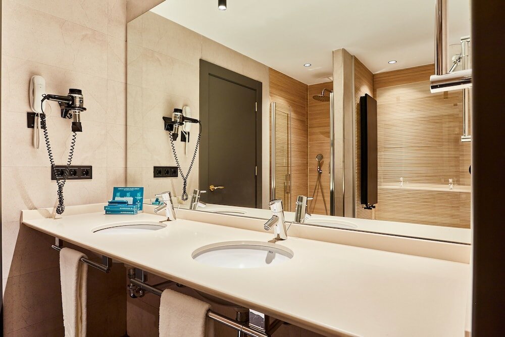 Фото Hotel Silken Ciudad Gijon