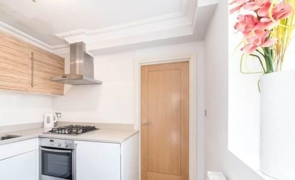 Фото Kensington Olympia Apartments