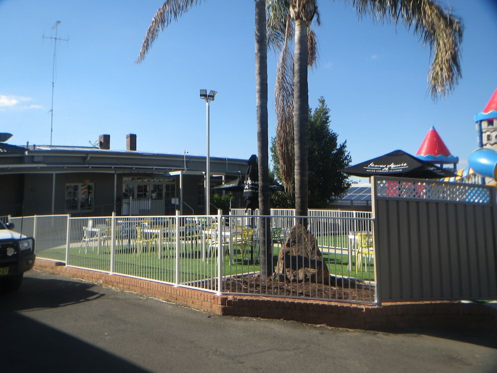 Фото Coachman Hotel Motel