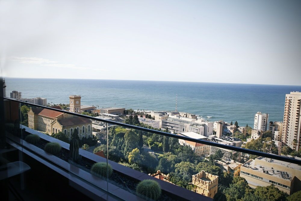 Фото 1866 Court & Suites