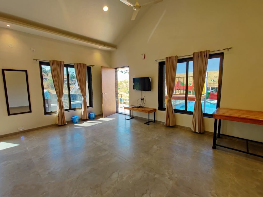 Фото Shrubbery Palms Resort