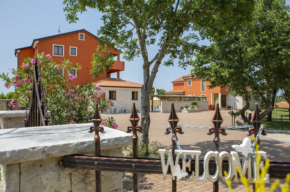 Фото Hotel Natura