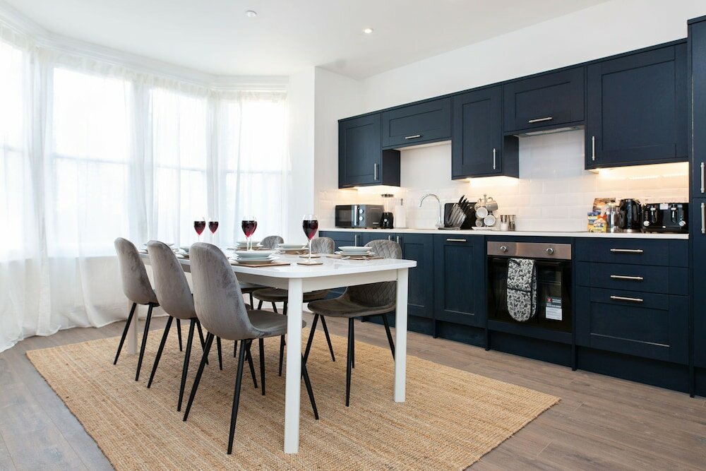 Фото Central Flats in Cardiff with Parking