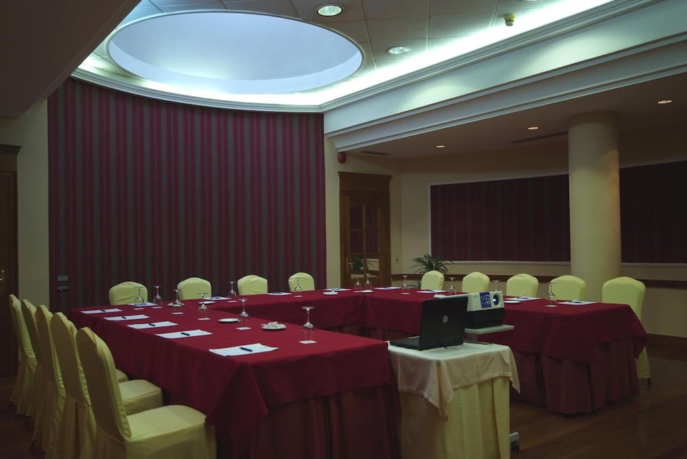 Фото Hotel Hoyuela