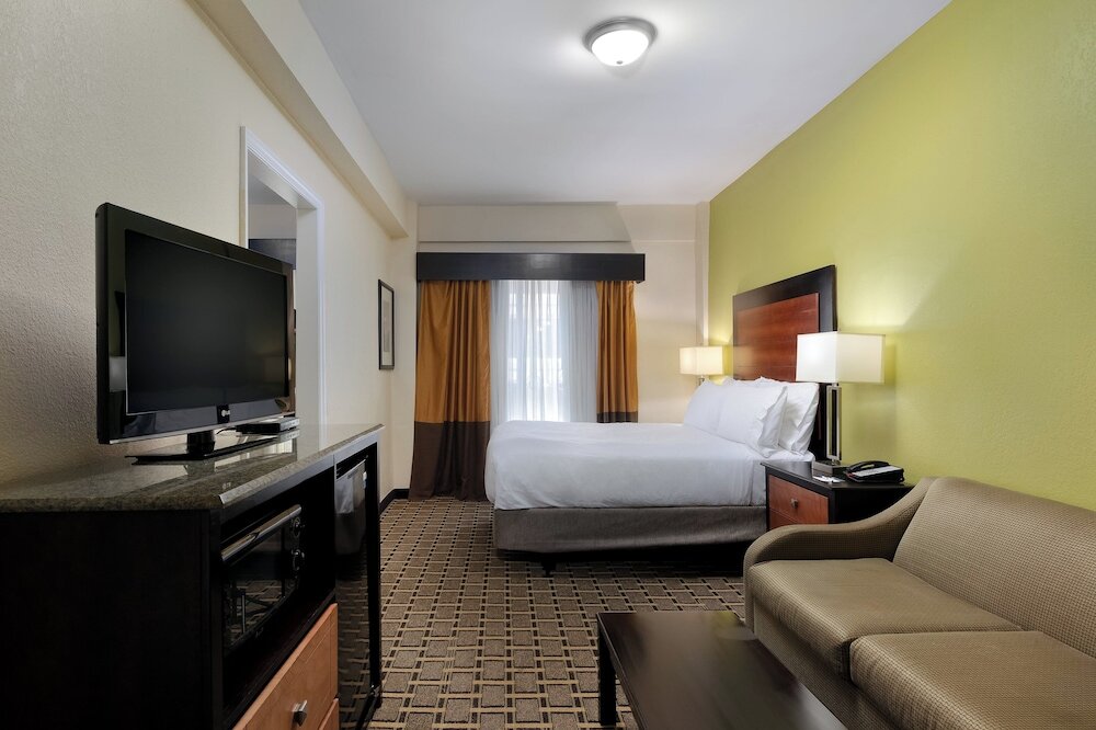 Фото Holiday Inn Express and Suites Atlanta Downtown, an Ihg Hotel