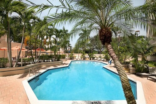 Гостиница Embassy Suites Boca Raton в Бока-Ратоне
