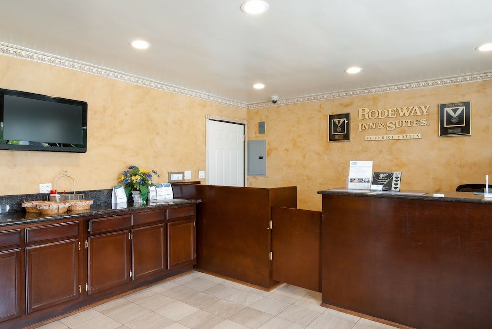 Фото Rodeway Inn & Suites Pacific Coast Highway