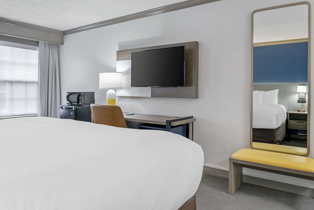 Фото Comfort Inn Plainwell