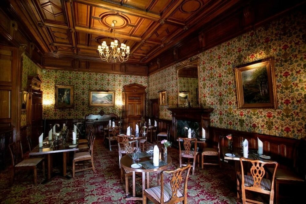 Фото Macdonald Norwood Hall Hotel