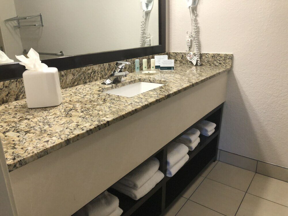 Фото Quality Inn & Suites Denver International Airport