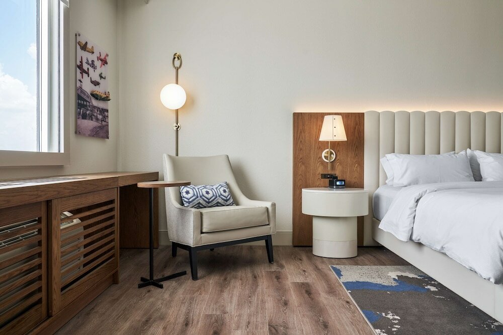 Фото DoubleTree by Hilton Hotel Dallas – Love Field