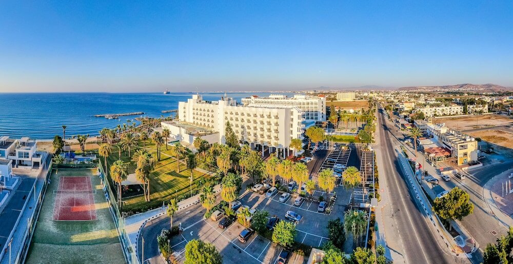 Фото Golden Bay Beach Hotel