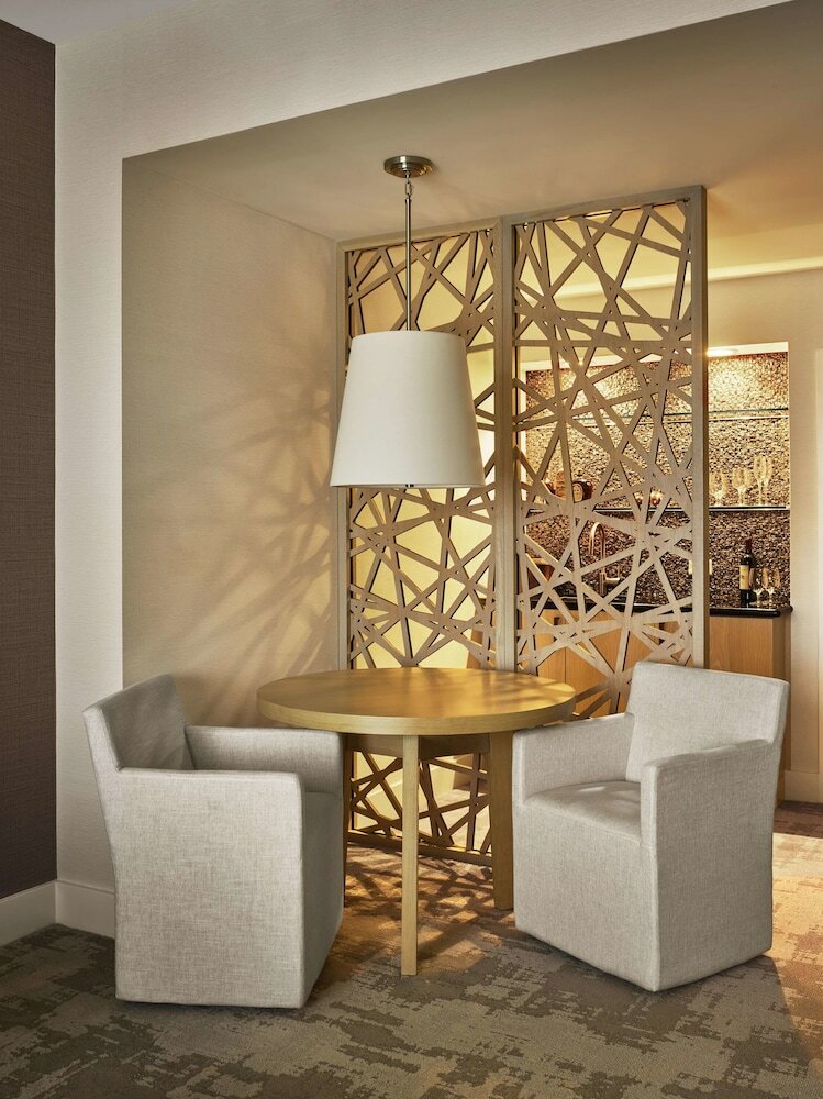 Фото Alohilani Resort Waikiki Beach